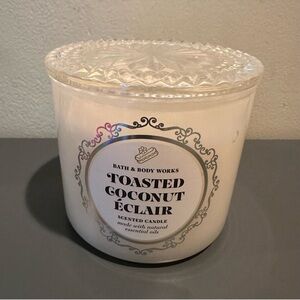 Bath & Body Works Toasted Coconut Éclair Scented Candle Jar